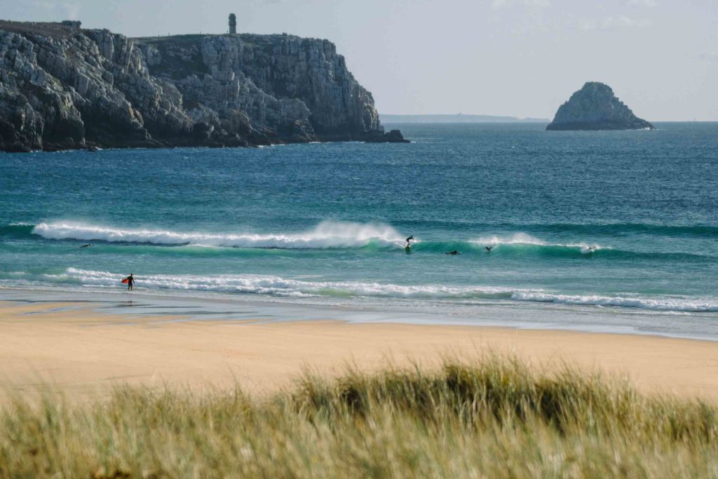 Anse den Pen Hat, Bretagne, ein wunderschöner Surfspot an Frankreichs Atlantikküste